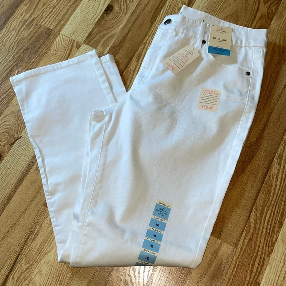 NWT‎ St John’s Bay Straight Jeans.  Mid rise.  Secretly Slender.  Size 16.